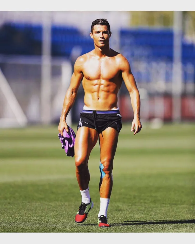 Cristiano Ronaldo pelado